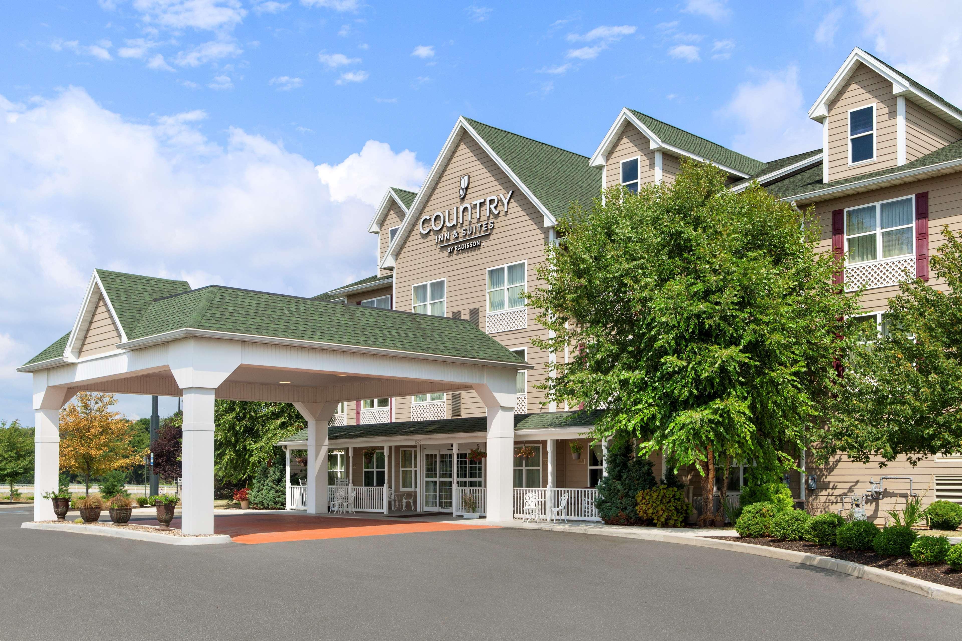 Country & By Radisson, Carlisle, Pa Hotel 2*