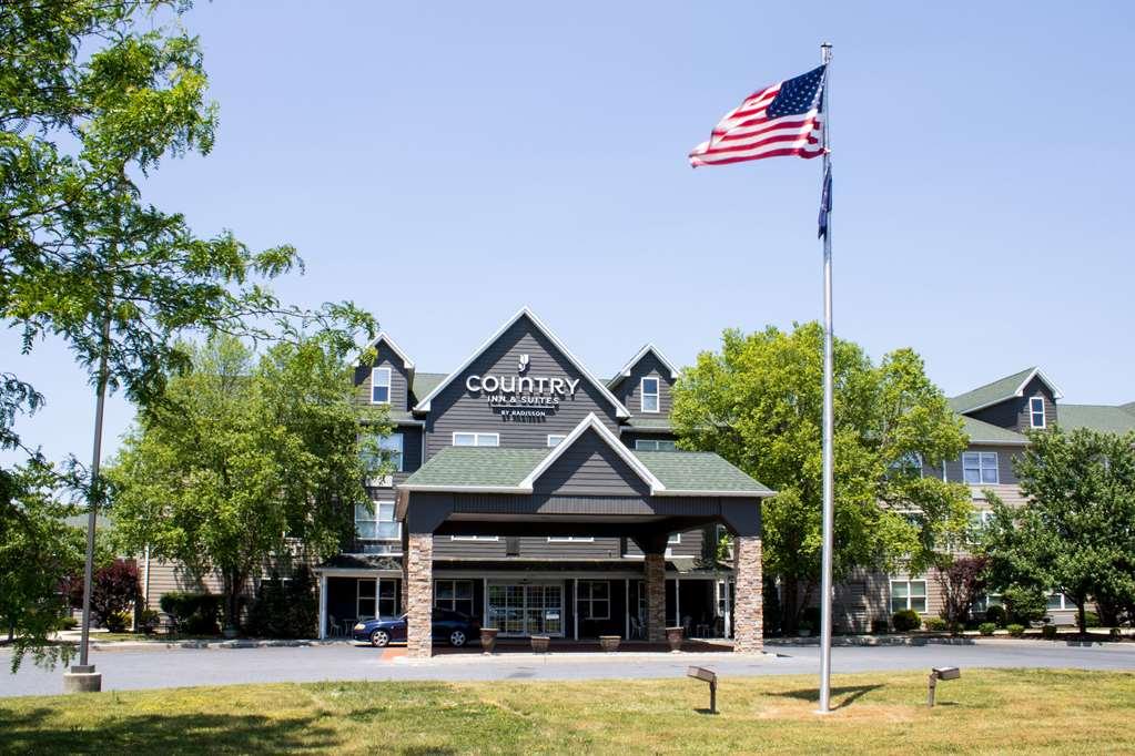Hotel Country & By Radisson, Carlisle, Pa